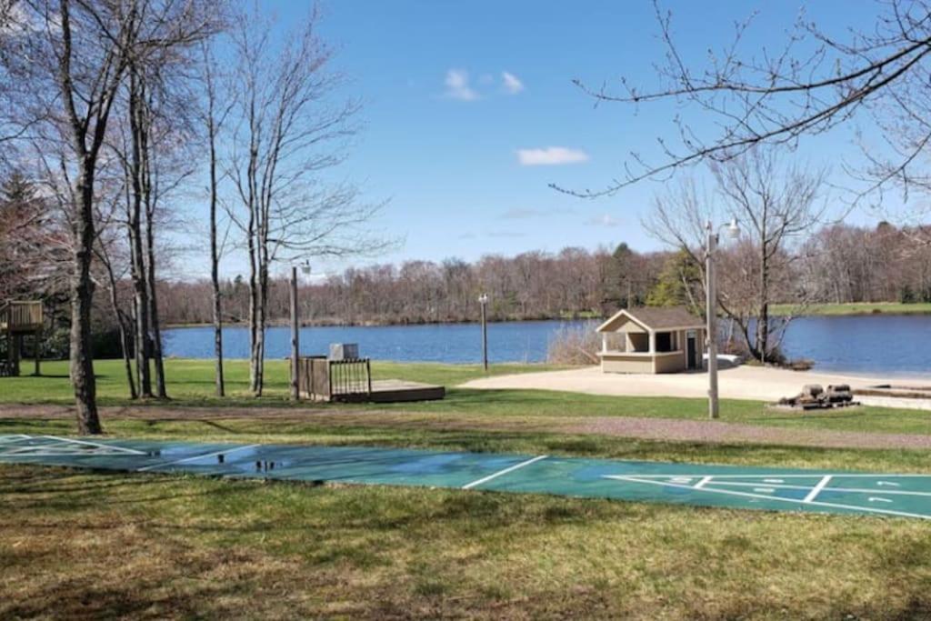 Walk To Pool & Beach - Spacious Gateway, Hot Tub, Game Room Pocono Country Place 外观 照片